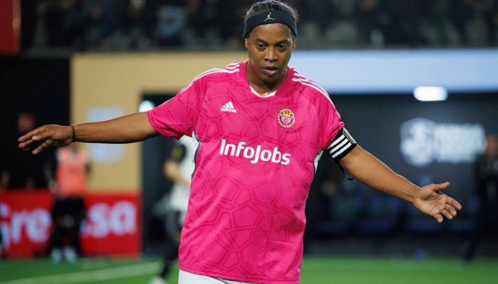 3 najbardziej pamiętne mecze Ronaldinho - poznaj kluczowe spotkania w karierze tego brazylijskiego magika piłki nożnej!