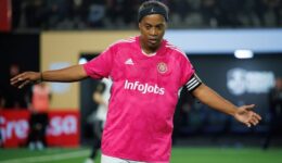 3 najbardziej pamiętne mecze Ronaldinho - poznaj kluczowe spotkania w karierze tego brazylijskiego magika piłki nożnej!
